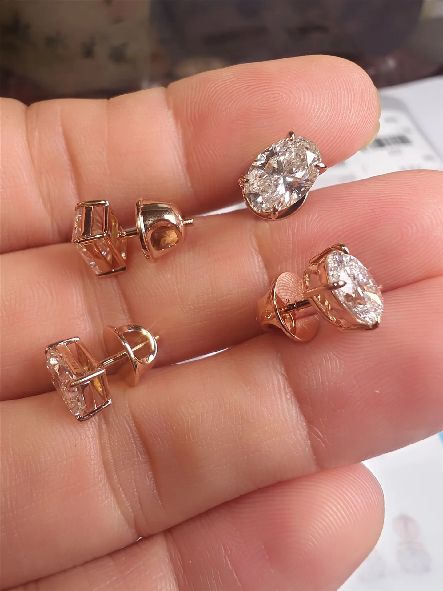 

18K gold solid genuine gold IGI laboratory-grown diamond thick gold oval 1CT Radient diamond stud earrings custom jewelry