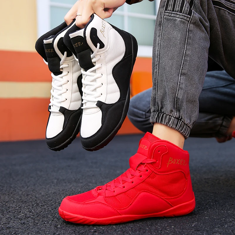 รองเท้ามวยปล้ํามืออาชีพ (ผู้ชายผู้หญิง) รองเท้ากีฬาน้ําหนักเบาหลากสี (สําหรับการชกมวยและการฝึกซ้อมกลางแจ้ง)