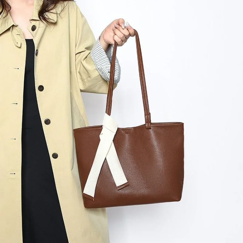 

Classic Parisian Style Leather Shoulder Bag For Women With Timeless Silhouette And Elegant Look