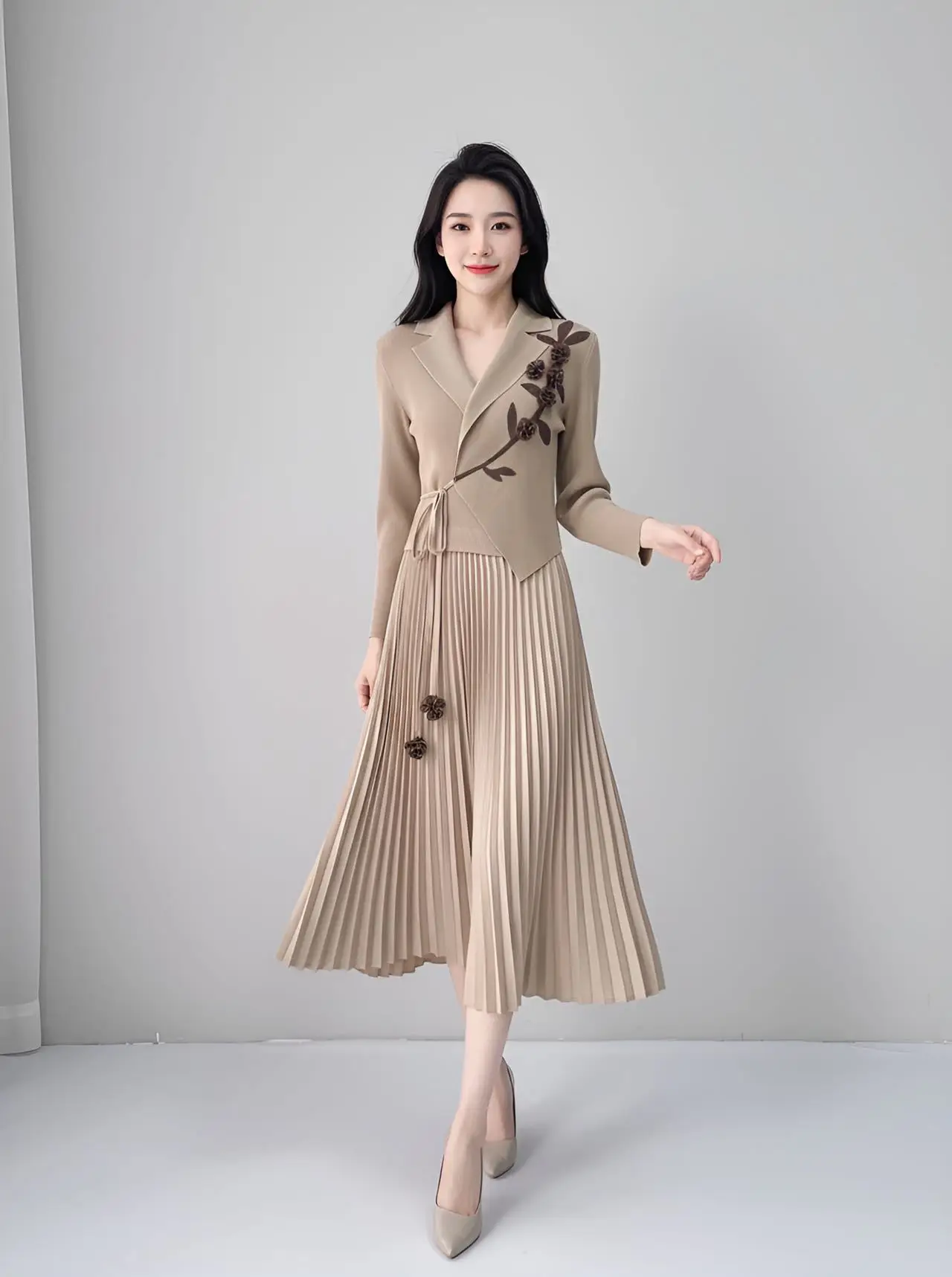 

Miyake Pleated 2025 Autumn and Winter New Three-dimensional Flowers Solid Colour Tie Dress Pleated Long-sleeved Loose Skirt