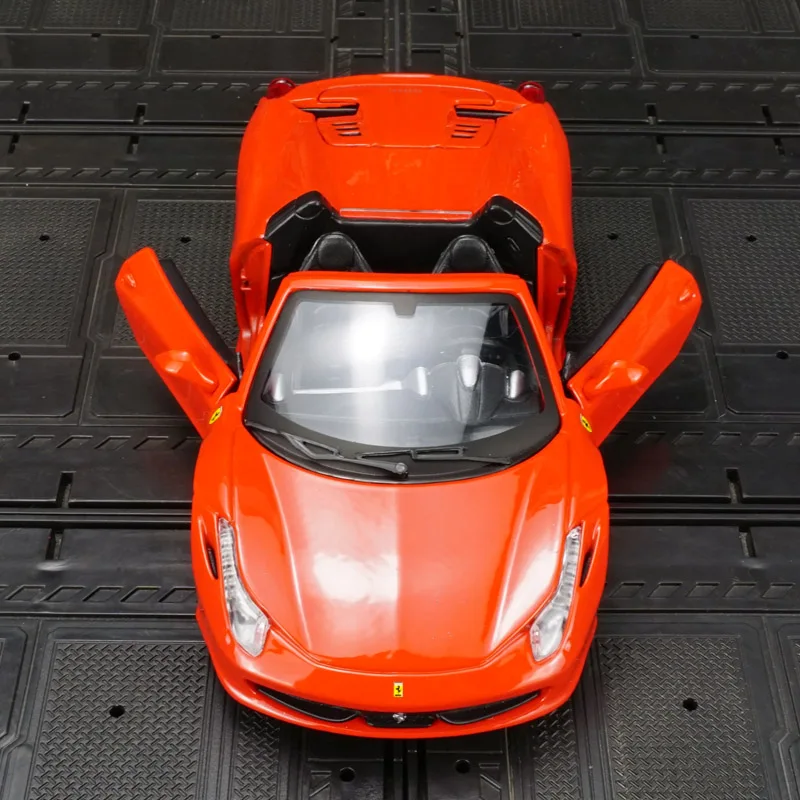 Bburago 1:24 gesimuleerde Ferrari 458 Spider legering converteerbare supercar model autodeur kan worden geopend rijke details, vakmanschap