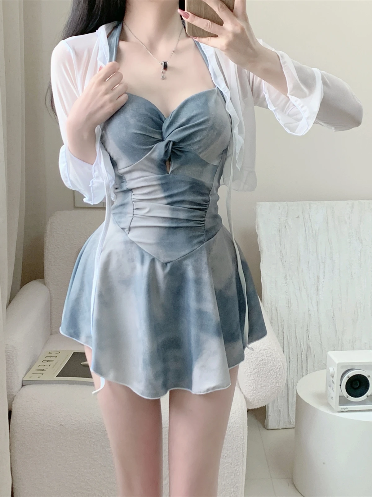 

2026 New Elegant One-Piece Swimsuit for Women Beautiful Slimming Beach Vacation Hot Spring Swimwear High-End Feeling