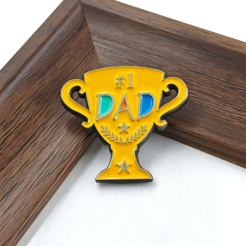 Fathers Day Enamel Pins Number 1 Dad Trophy Brooches Golden Cup Metal Badge Clothes Backpack Lapel Pin Family Gift for Father