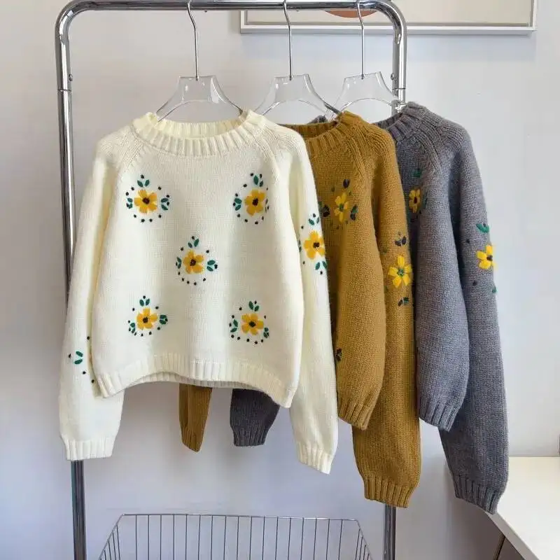 

Korean Style Embroidered Knitted Sweater Women's Autumn And Winter New Round Neck Pullover With Thick Veet Short Floral Top