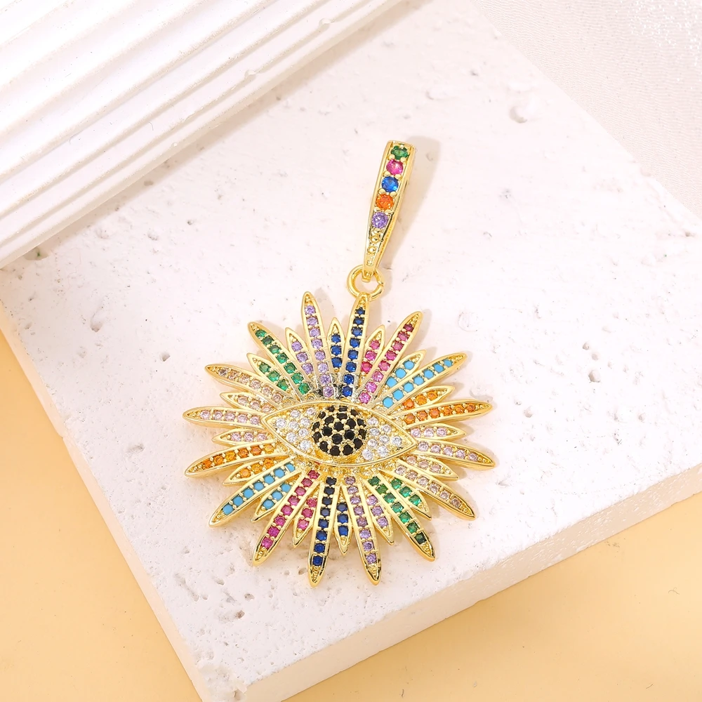 Juya 18K vergoldete Luxus-Anhänger mit Regenbogen-Zirkonia, Stern, Libelle, Baum des Lebens, Biene, Liebesherz, rundem griechischem Bösen-Auge-Charm – Detail 15