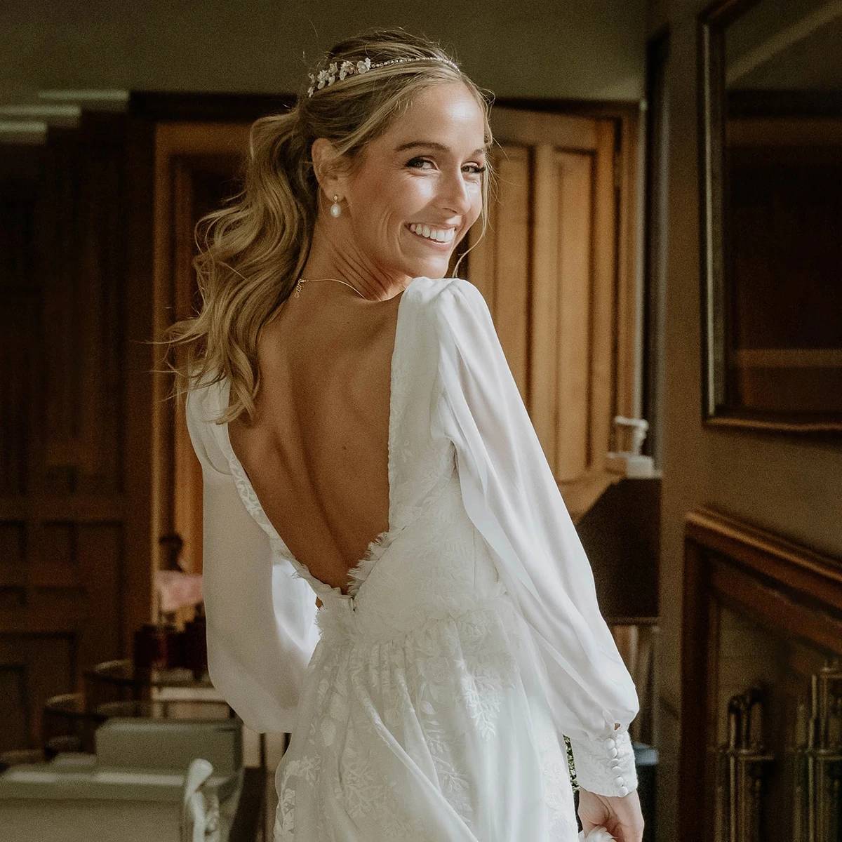 ساحة الرقبة رومانسية الدانتيل الأكمام الطويلة الأسقف ألف خط الشيفون زي العرائس عارية الذراعين العاج المطرزة فساتين الزفاف المخصصة