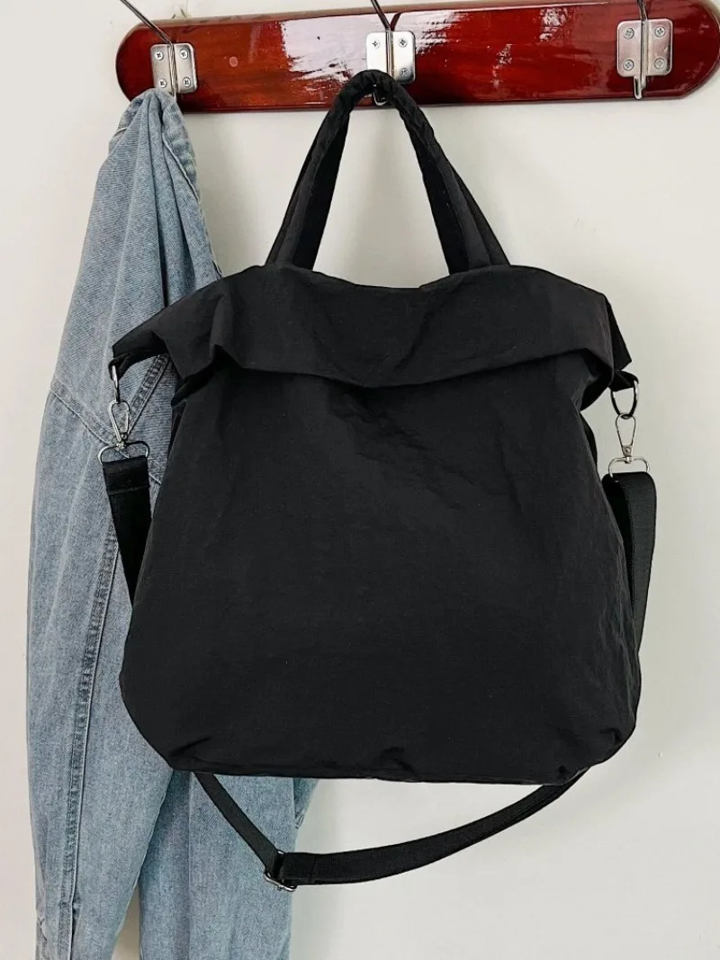 CEEKAY Mattschwarze, gekräuselte Nylon-Umhängetasche, übergroße, weiche Umhängetasche mit einfacher Überschlagöffnung, breiter, verstellbarer Stoffriemen, lässige Handtasche – Detail 36