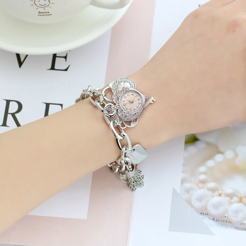 Fashion Love Rhinestone Dial Pendant Strap Women\'s Quartz Bracelet Watch