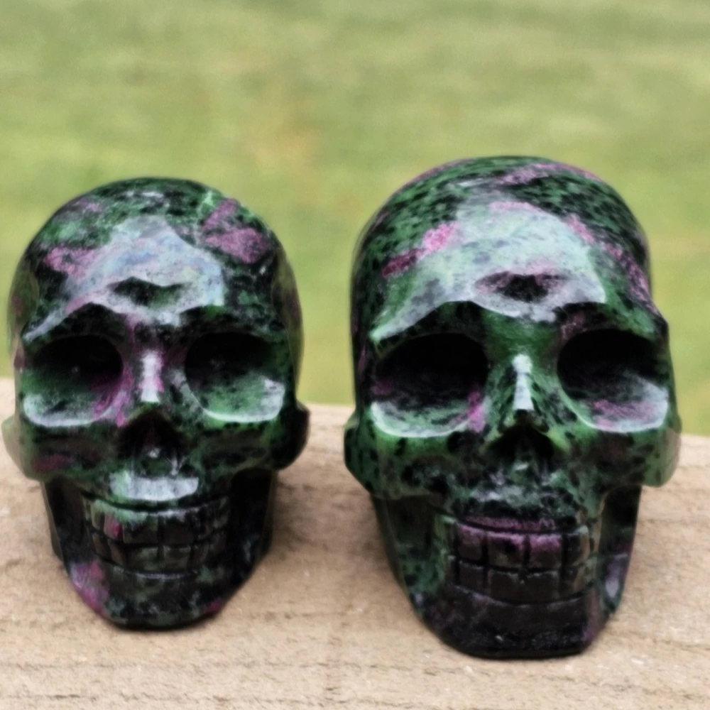 1pc Natural Epidote Zoisite Stone Skull Statue, Red Zoisite Skull Statue, Natural Stone Bohemian-Style, Home Decor Craft