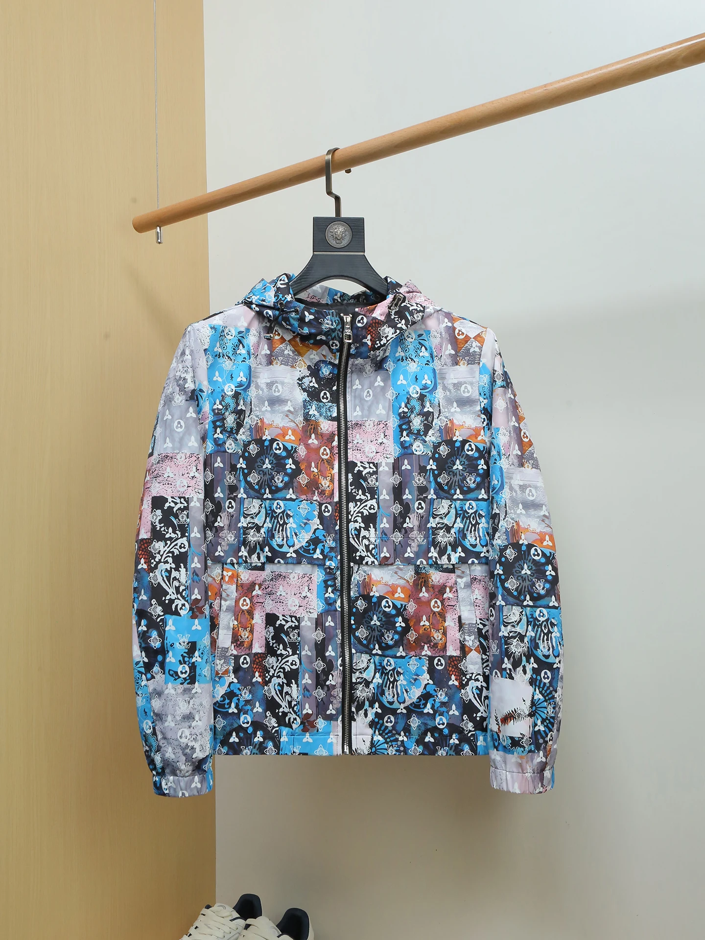 

Весенне-осенняя тонкая мужская куртка с капюшоном, повседневная, с принтом, приталенная, дышащая, из полиэстера, с длинными рукавами, на молнии