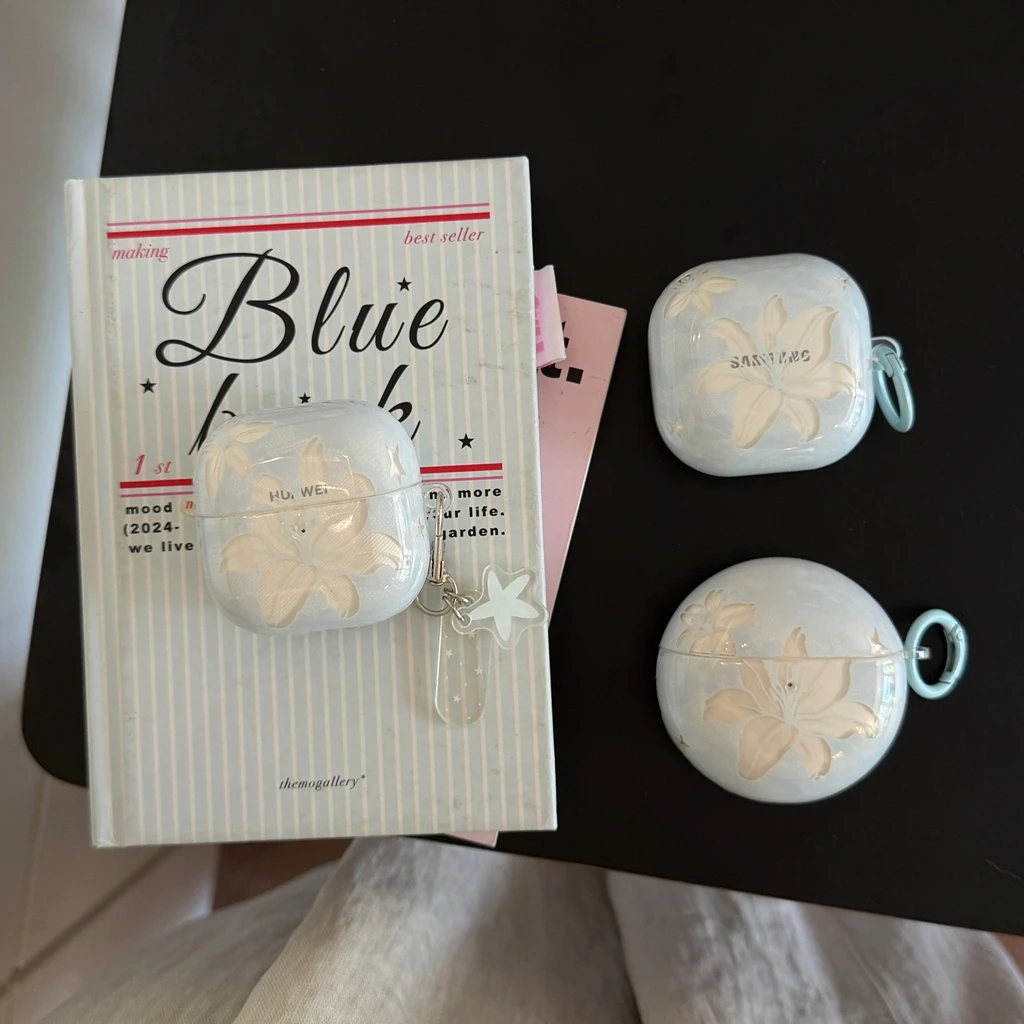 Fresh Simple Blue Gradient Lily Flower With Pendant Earphone Cover Case for Samsung Galaxy Buds4 Pro 3 Pro 2 Pro FE Live Core