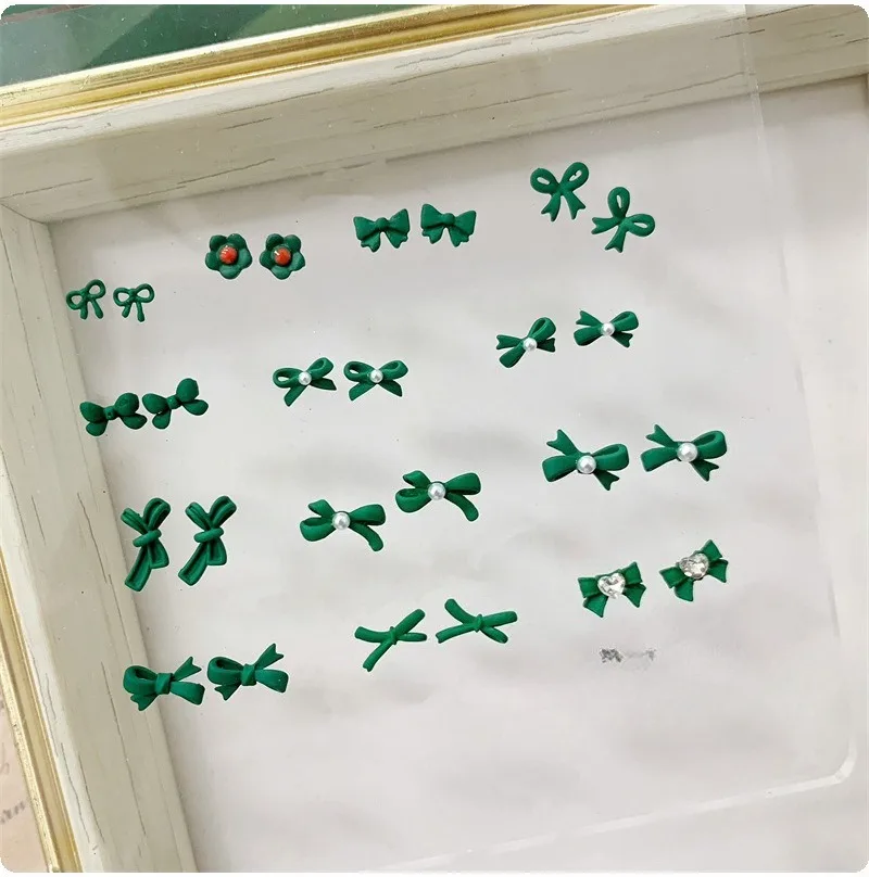 10 stücke Weihnachten Grün Kawaii Bogen Nail art Charms 3D Japanische Legierung Fliege Schmuck Nagel Strass Dekoration DIY Zubehör