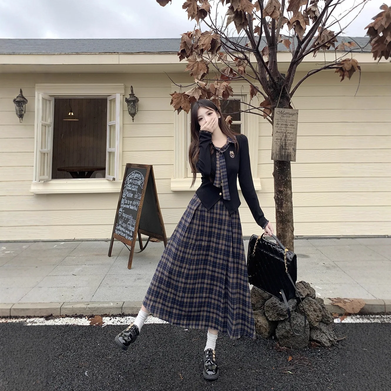 حجم كبير بالإضافة إلى حجم الزي الخريف 2025 منقوشة المرقعة بلوزة طويلة الأكمام وتنورة ميدي قطعتين مجموعة حزام كروس تصميم...