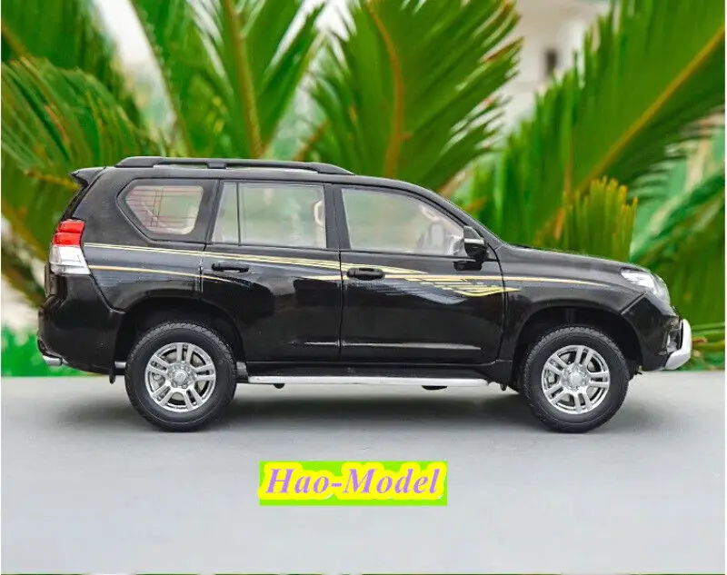 1:18 FAW For TOYOTA PRADO Car Model Diecast Metal Boys Toys Kids Gifts Hobby Display Ornaments Collection White/Black