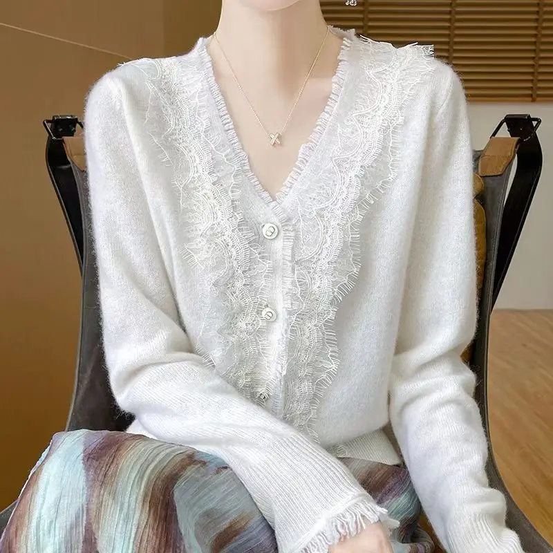 Neuer langärmliger Pullover, sanfter Strickpullover, Spitzenspleißen, elegantes Design, Top-Strickjacke