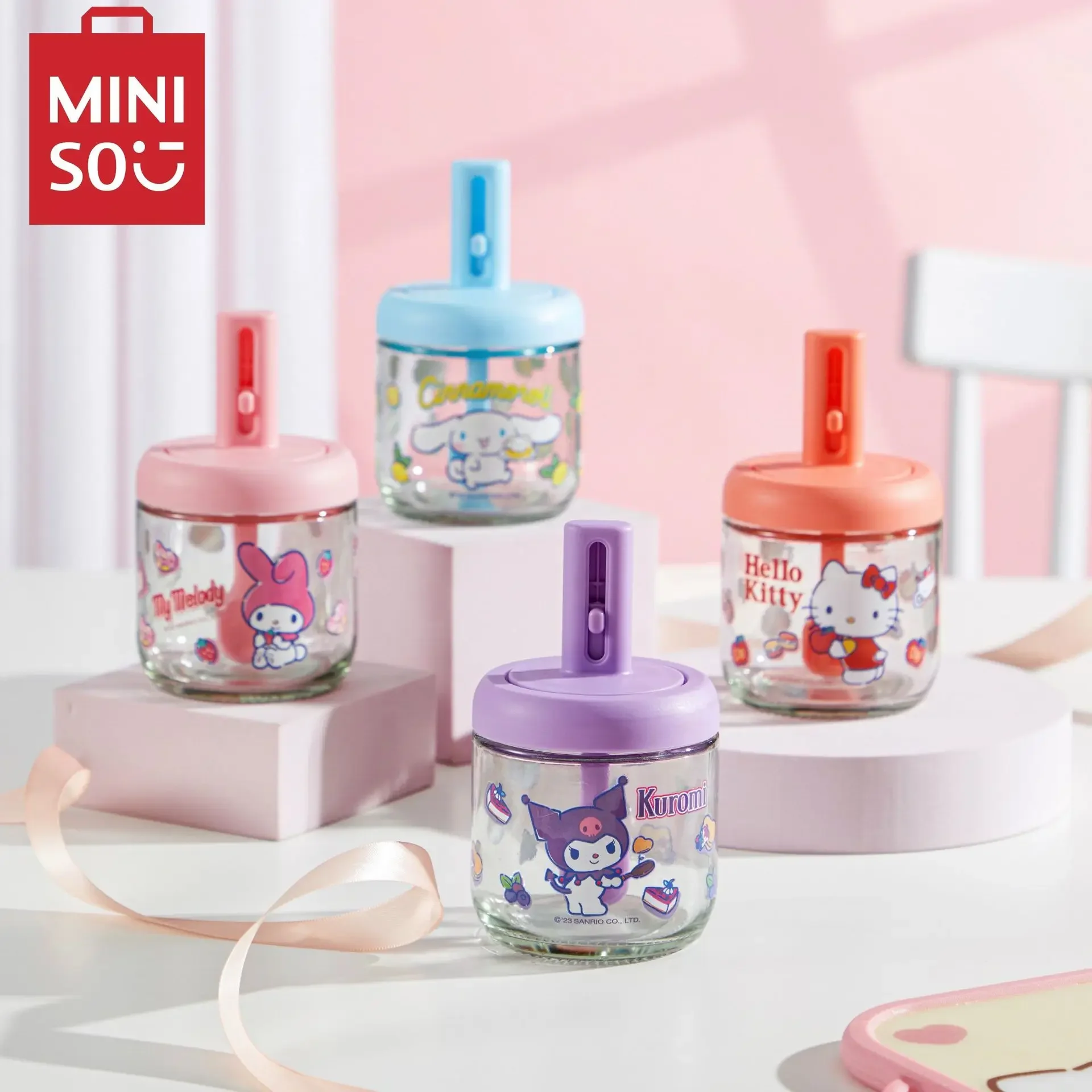 MINISO Sanrio seasoning jar glass seasoning bottle retractable spoon cover integrated cute cartoon seasoning jar pepper shakers