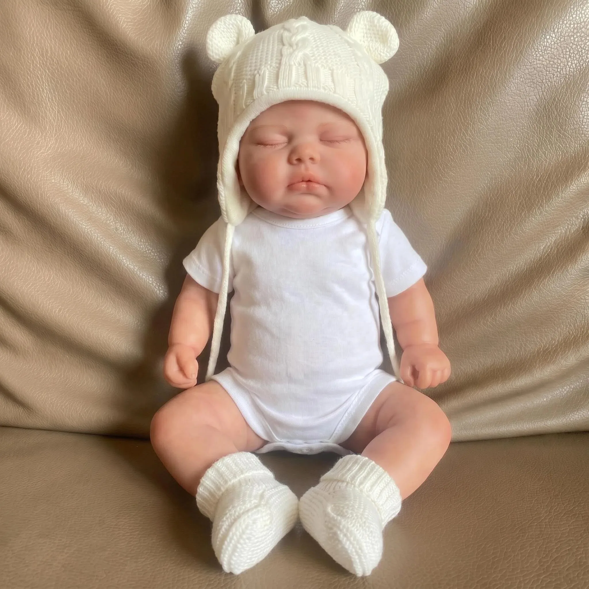 NPK 18-Zoll Platin-Silikon-Babyfigur mit Schnuller, realistischem Pickle-Mund-Design, Ganzkörper, öffnbar, solides Bebe-Spielzeug