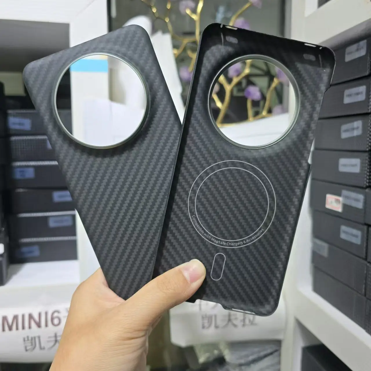 

Suitable for Kevlar Huawei Mate70Pro Aramid Fiber Material 70Pro+Ultra-Thin Magnetic Suction Phone Protection