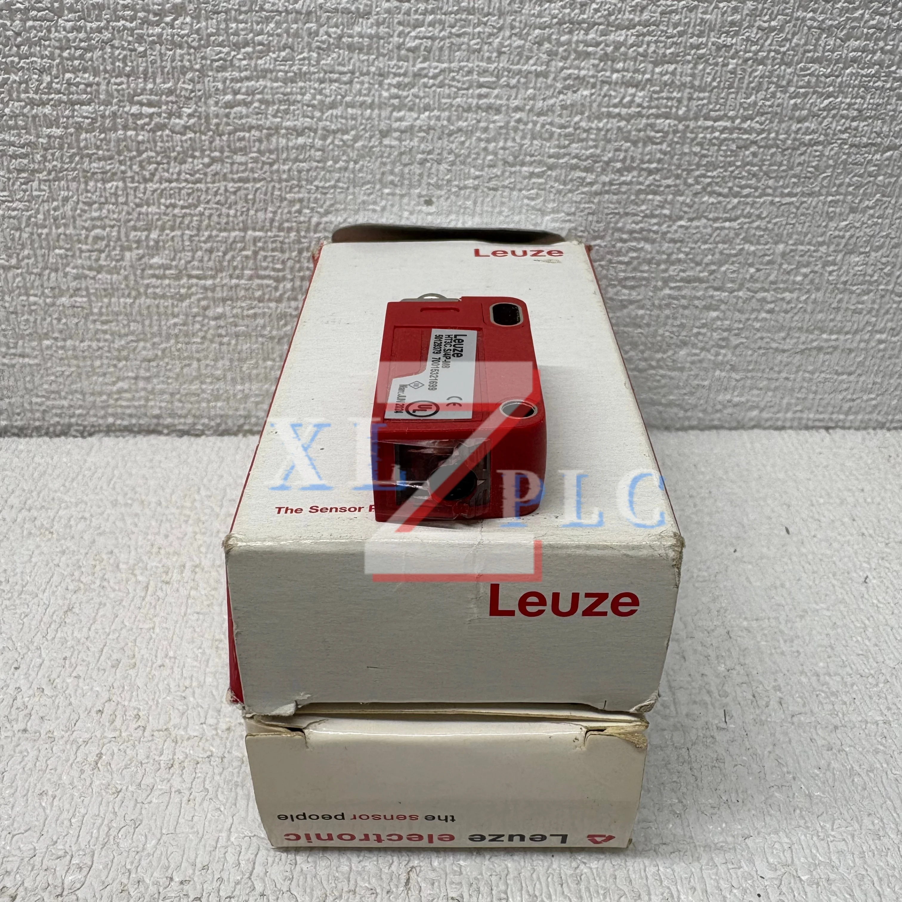 New In Box   HT3C.S/4P-M8 Photoelectric Sensor