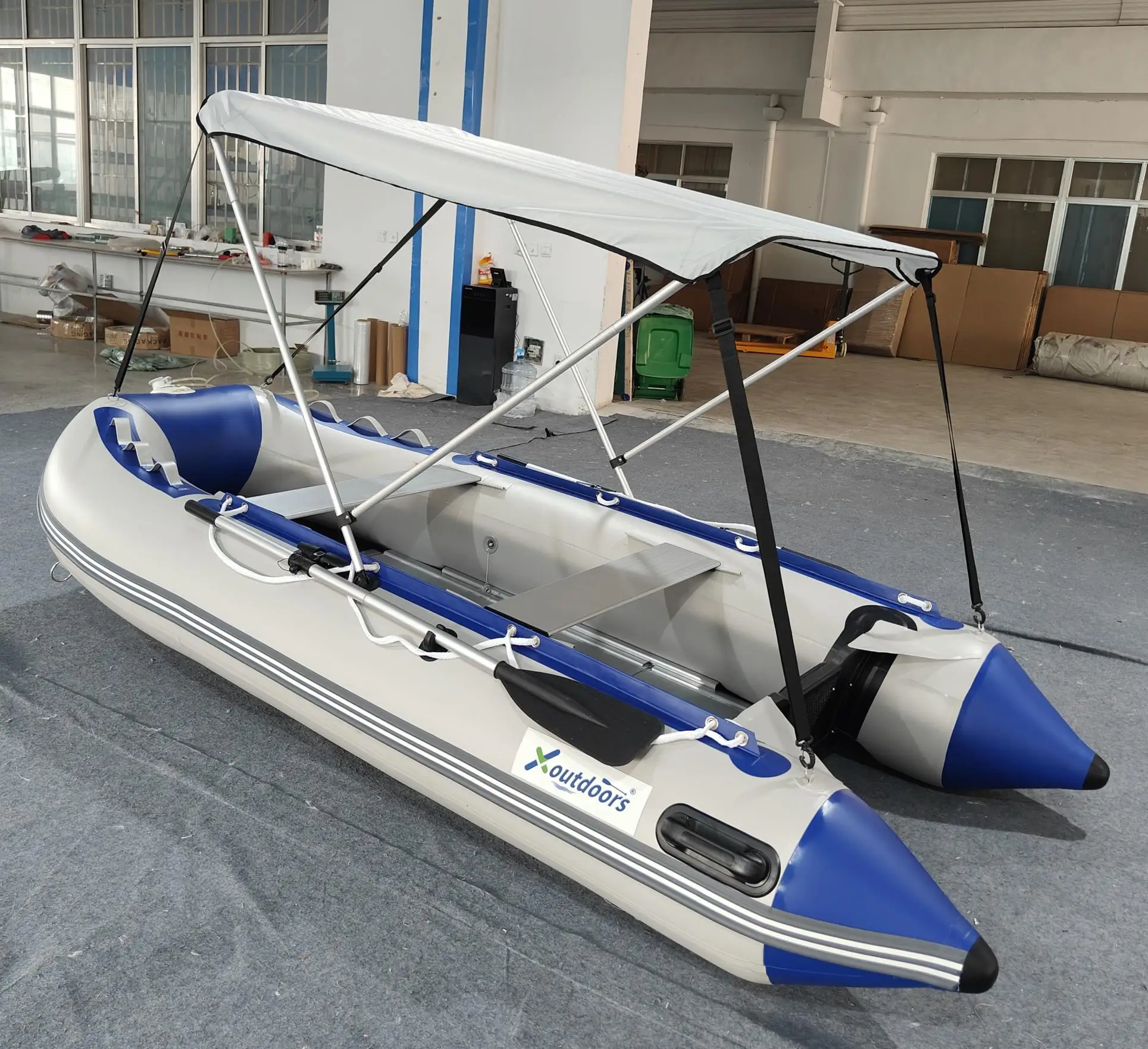 3,3 Meter 3,6 Meter 3,8 Meter Schlauchboot Aluminiumboden Schlauchboot mit 4 Personen, die in Seen fahren