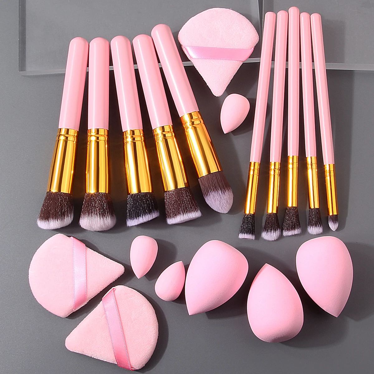 Conjunto de pincéis de maquiagem com cabo de madeira rosa, 10 peças + 9 peças de ovos de beleza antiaderentes em tamanho de pó/ferramentas de beleza triangulares