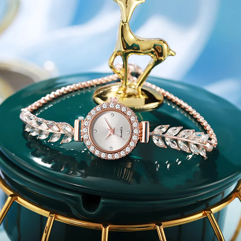 6Pcs/set Women Fashion Bracelet Watch Quartz Watch and Heart-shaped Jewelry Set(Box Not Included )