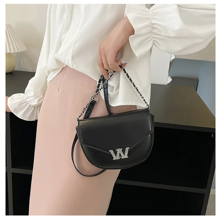 

"2025 Niche Design Saddle Bag - Women's Minimalist Chain Shoulder Bag, Trendy Versatile Messenger Purse for Fashion Lovers"