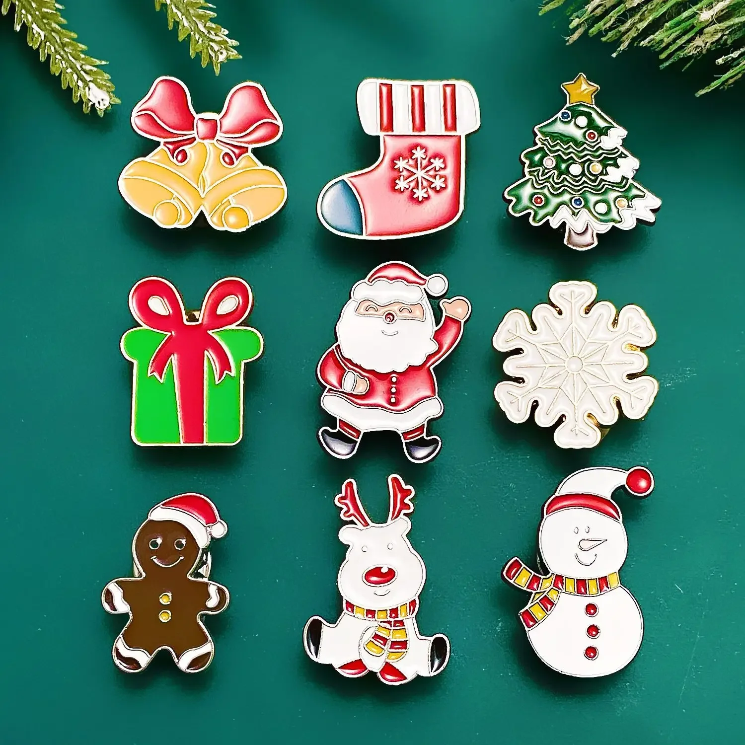 Christmas Brooches for Women Men Friends Small Cute Cartoon Snowman Tree Snowflake Bell Metal Badge Female Pins Jewelry Gift