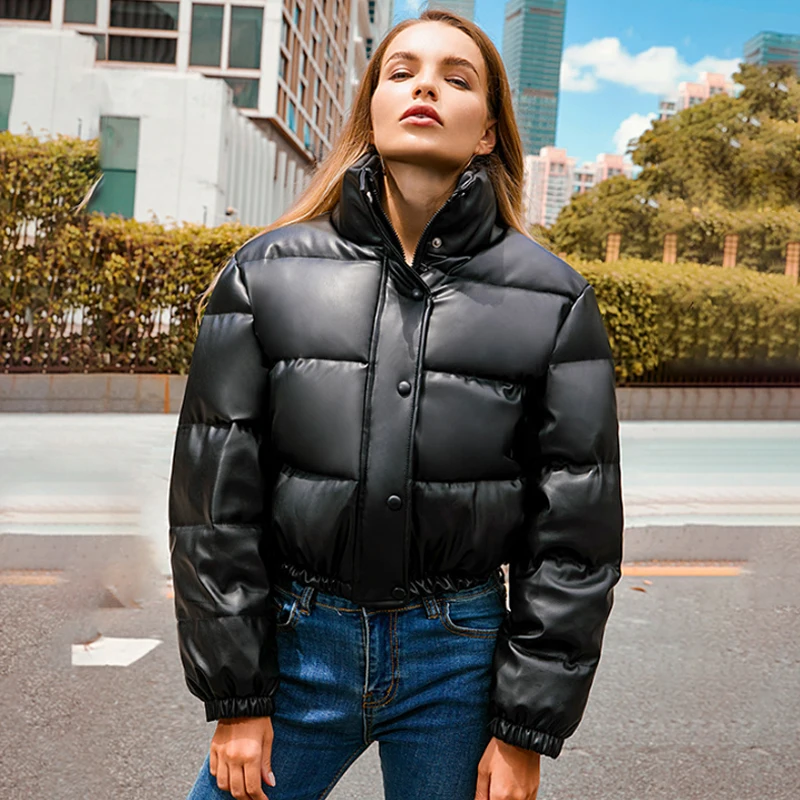 Abrigos gruesos de cuero PU para mujer, Parkas cortas, chaqueta acolchada de algodón negro, ropa elegante con cremallera, invierno, 2023