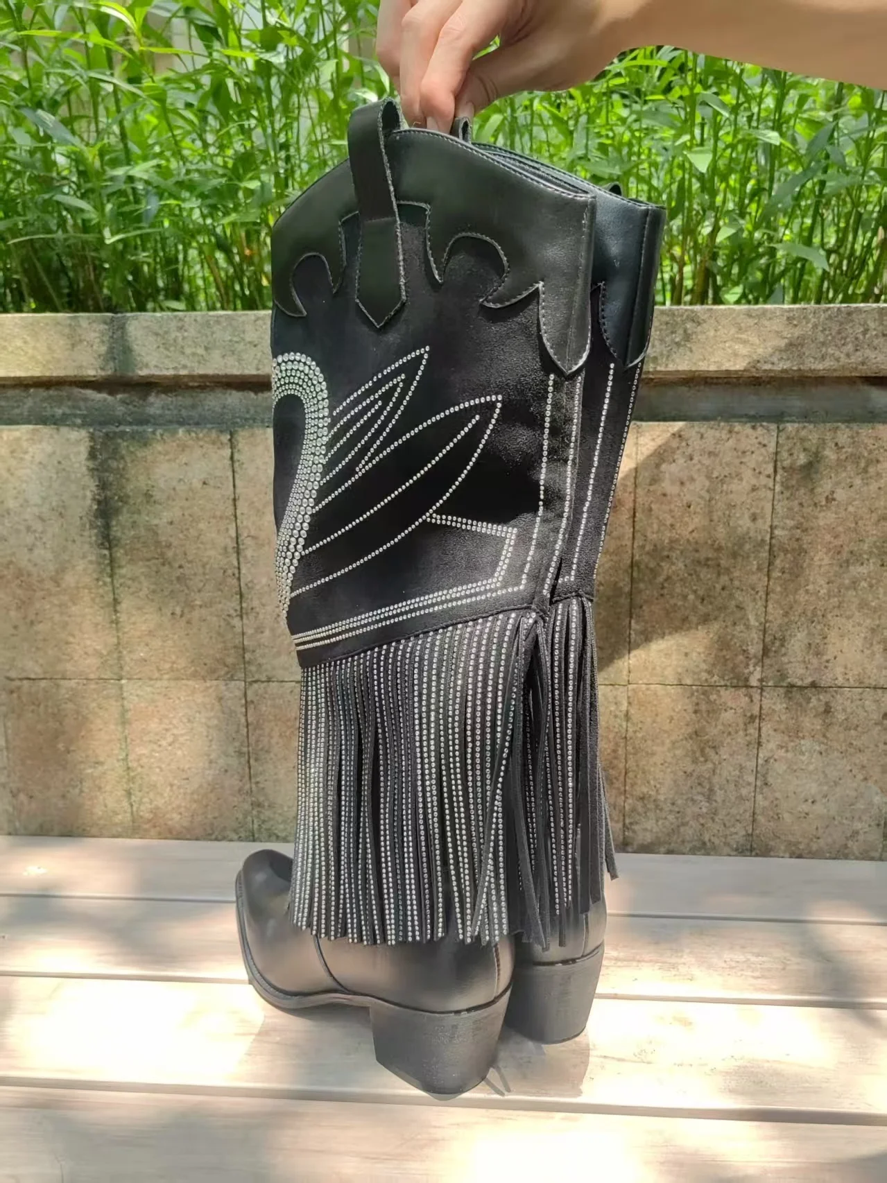 Le più nuove donne stivali da cowgirl occidentali in pelle nera cucito ricamo frange punta a punta tacco grosso stivali vintage con nappa di cristallo