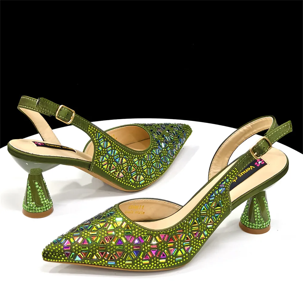 African Ladies Elegant Pointed Toe Shoes with shiny Metal Stand Bag Women Party Shoes or Commuting Shoes and Bags Set