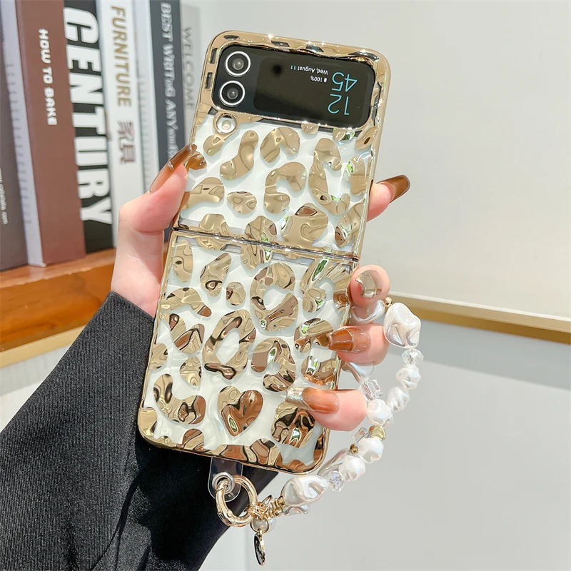 Luxury Gold Leopard Print Phone Case For Samsung Galaxy Z Flip 6 5 4 3 Flip5 Flip4 Flip6 5G Cover with Chain Silicone Cases Capa