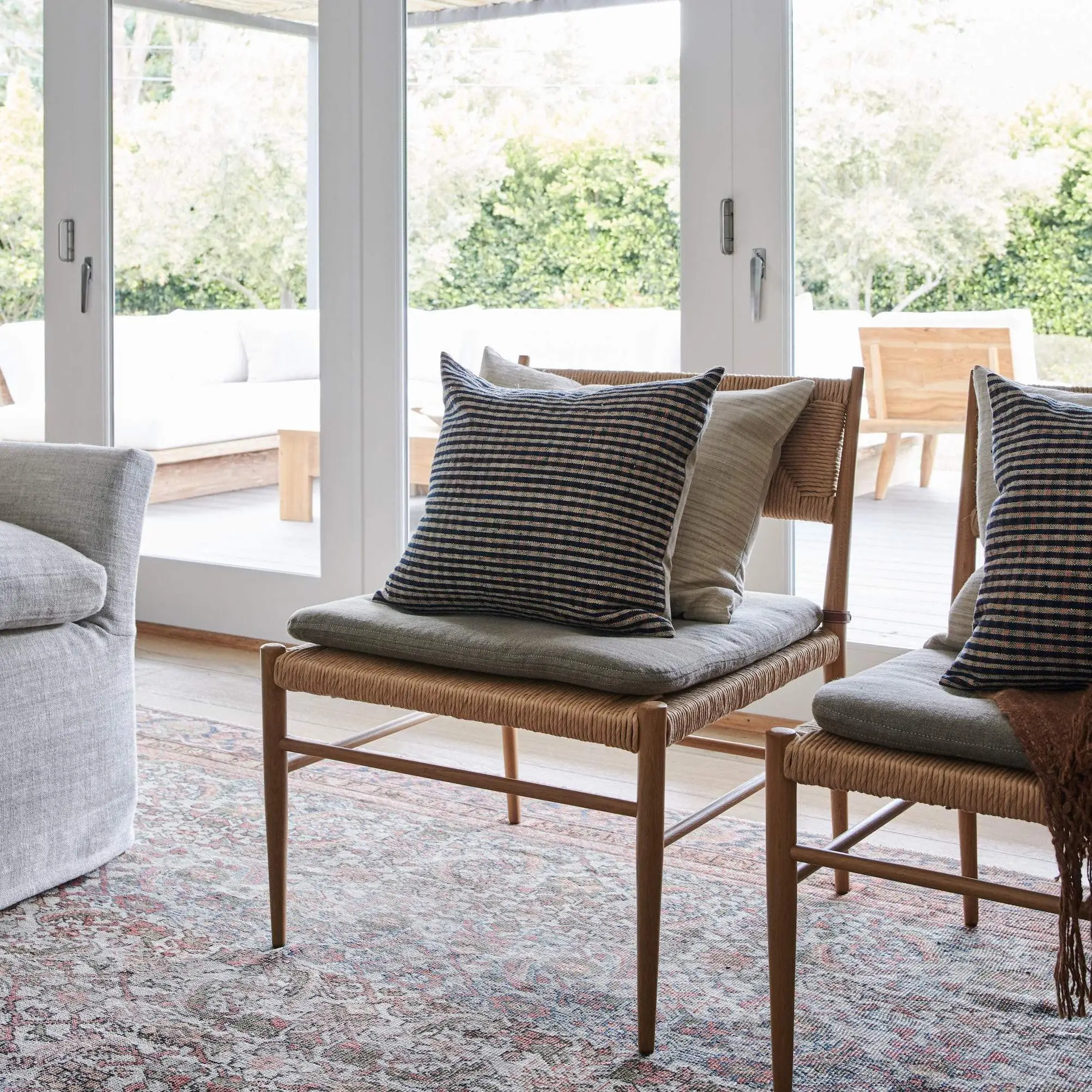 

✗x Nordic Designer Modern Solid Wood Single Sofa Chair Middle-Aged Leisure Chair for Cafe Hotels Apartments Living Room Use*