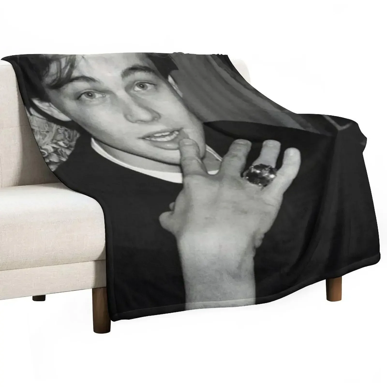 

Jeune Leonardo DiCaprio Black and White Throw Blanket Thermals For Travel Luxury Throw blankets ands Blankets