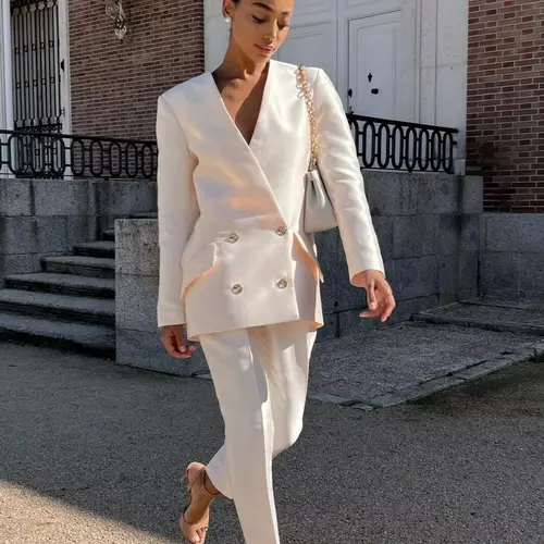 ملابس الحفلات والعطلات