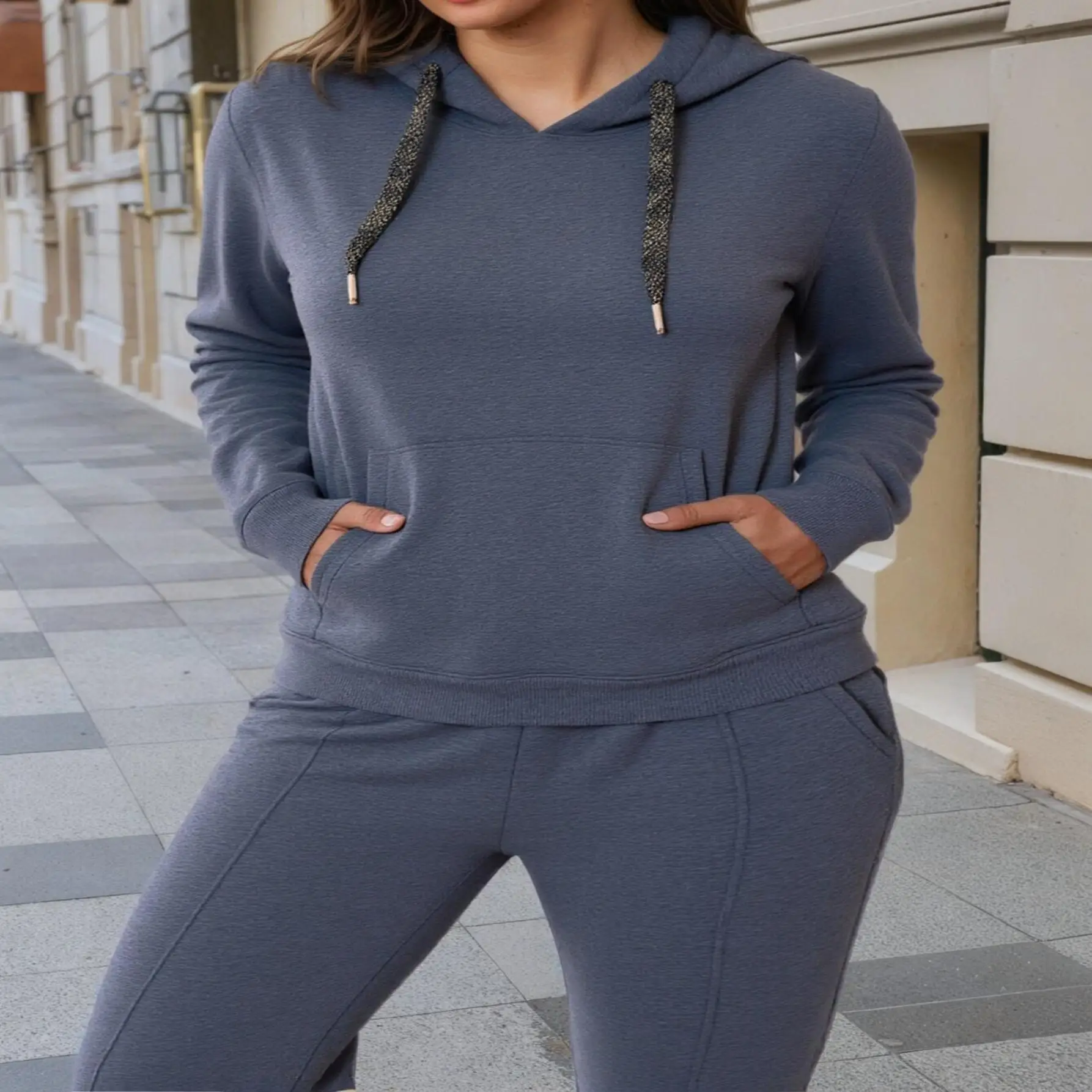 ソリッドカラーのフード付きトラックスーツスポーツウェアピュアカラーハットデザイン快適で通気性のあるスポーツスーツ男性女性子供用