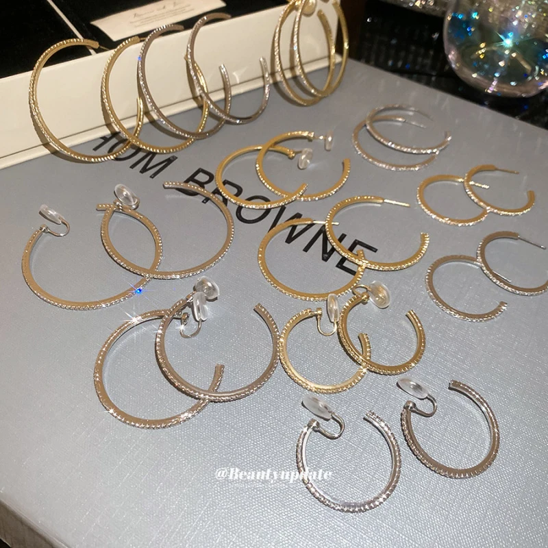 Silver Needle Super Flash Diamond Set Round Pendant Earclips European American Fashion Earrings Light Luxury High Ends Female