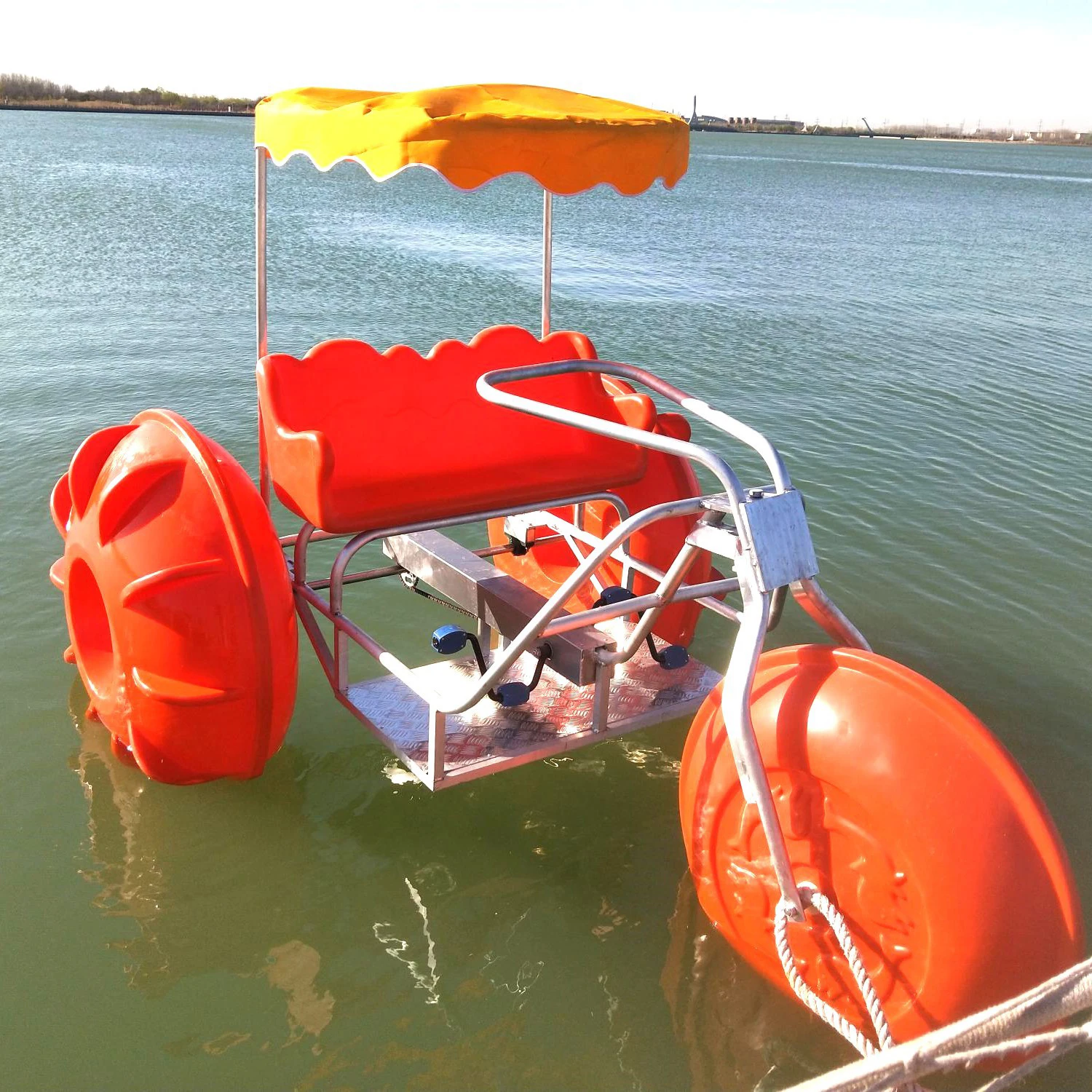 Outdoor Water Sports Play Equipment-3 Big Wheels Water Tricycle with Pedal Boat Sunshade Amusement Parks Sea Usage PE Material
