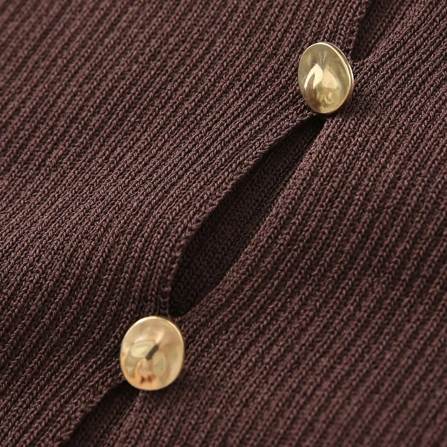 เสื้อกั๊กถักไหมพรมผู้หญิงแฟชั่นฤดูใบไม้ร่วง คอทรงกลม กระดุมโลหะ ทรงเข้ารูป ดีไซน์โปร่ง สวยสง่า สไตล์ลำลอง