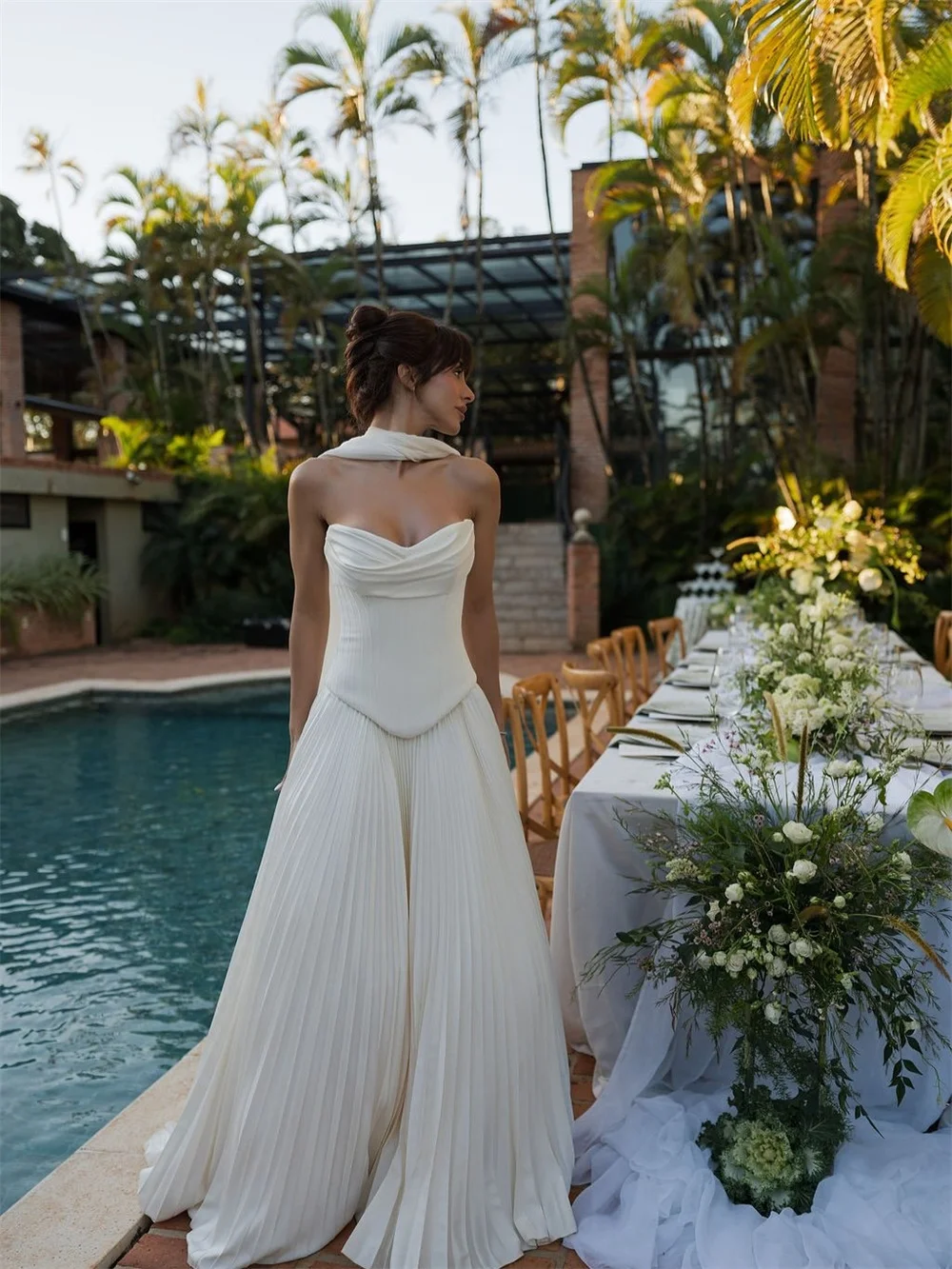 Tokyo Customized White Strapless Wedding Dresses Sleeveless Pleated Court Train Bridal Gown 2025 Elegant A-Line Wedding Gown