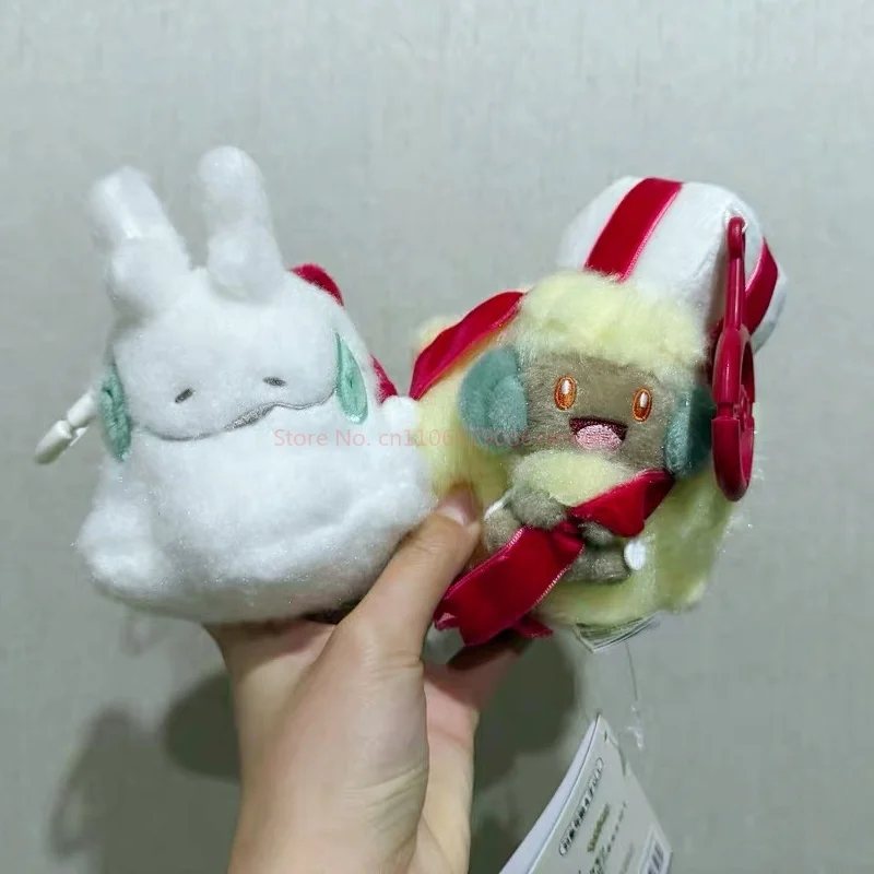 2025 Vendita calda Genuino Peluche Ciondolo Festival Preghiera Serie Gardevoir Rowlet Kawaii Decorazione della stanzaGiocattolo Ragazza Ragazzo Compleanno Natale Gif