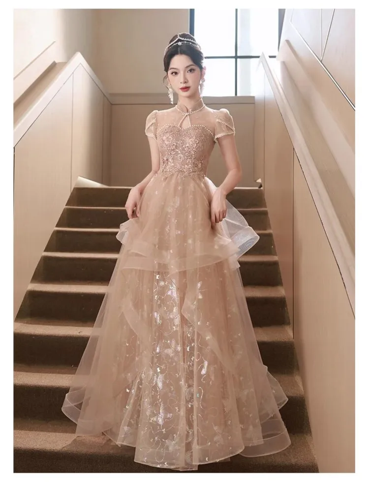 A new and elegant light luxury niche dress for art examination hosts