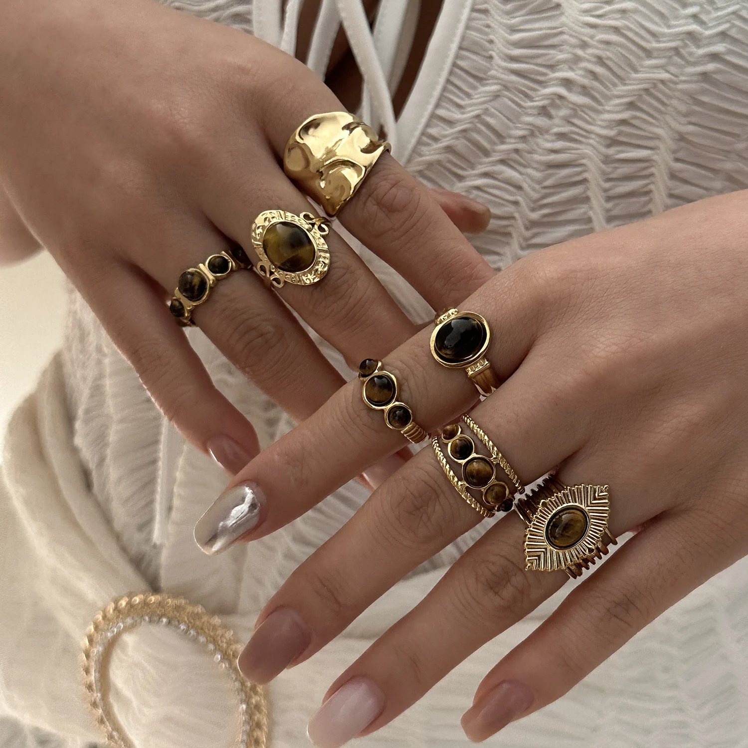 Geometrische Punk-Ringe aus breitem, vergoldetem Metall für Damen und Herren, Vintage-Tigerauge-Ringe aus Edelstahl, trendiger, wasserdichter Schmuck, Geschenk – Detail 1