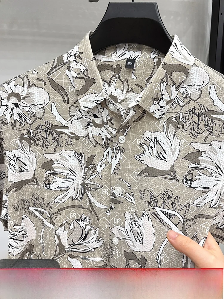 

Новая летняя повседневная рубашка с цветочным принтом для мужчин, свободного кроя, с коротким рукавом, из тонкой нейлоновой ткани, устойчивой к сминанию, модная пляжная модель.