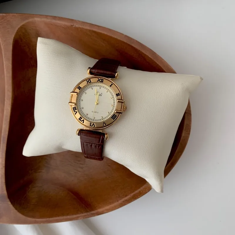 Women Quartz Watch Luxury Roman Numerals Numbers Dial Clock Vintage Leather Orologio Watches Ladies Fashion Gold Case Wristwatch