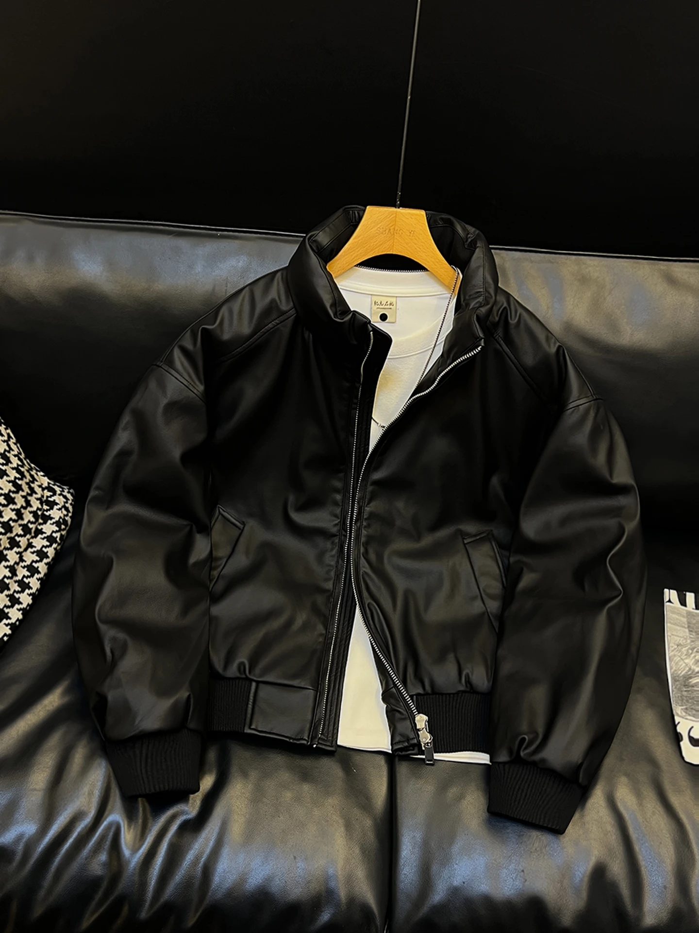 

Men's Biker Sle Du down Jaet Stand Collar Warm Casual Faion Outerwear Polyester Fabric White Du Feather Coat