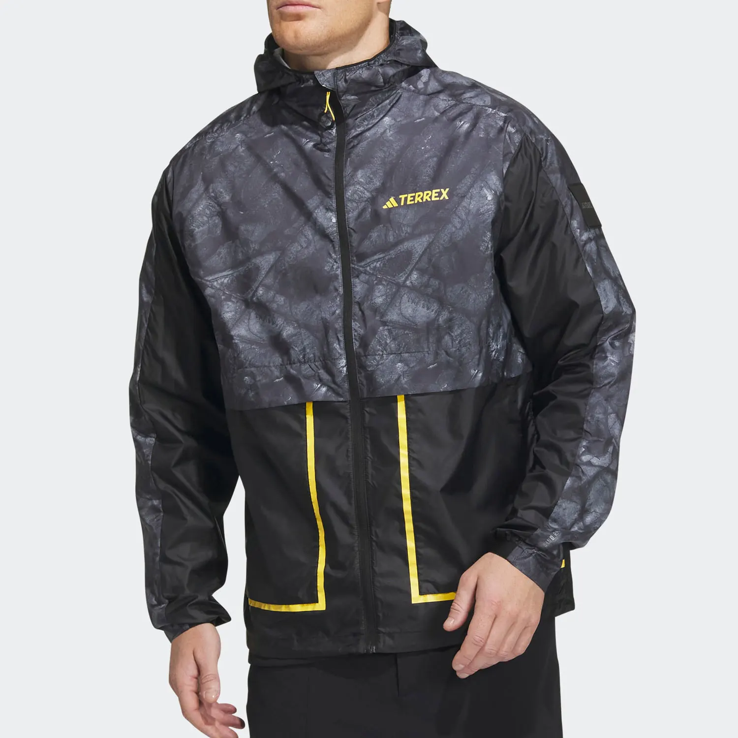 

Adidas genuine 2023 New Men's Lightweight Sports Jacket HY4691