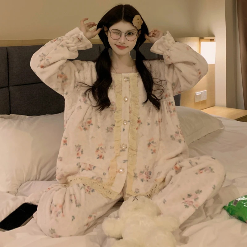 

Женский шерстяной пижамный комплект в скандинавском стиле для зимних вечеров: на пуговицах спереди, с длинными рукавами, укороченные брюки, универсальный.