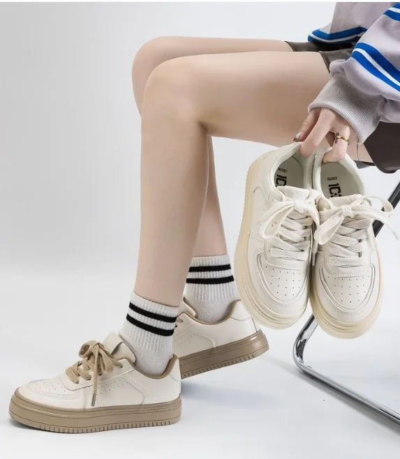 New white shoes, women's thick soled height increasing casual board shoes, fashionable and versatile retro sports shoes