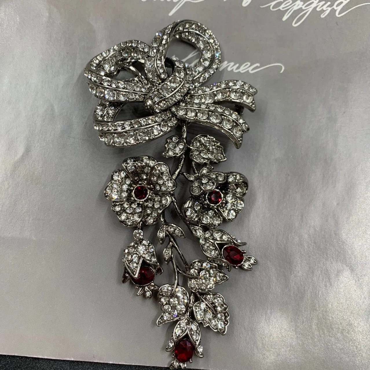 

Высококачественный винтажный роскошный полный бриллиант в викторианской эпохи, индивидуальный цветок, фестиваль бабочек, преувеличенный микроинкрустированный драгоценный камень